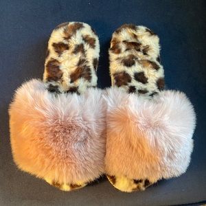 SiZE 9-11.  Super comfy pink and leopard pattern fuzzy slippers NWOT